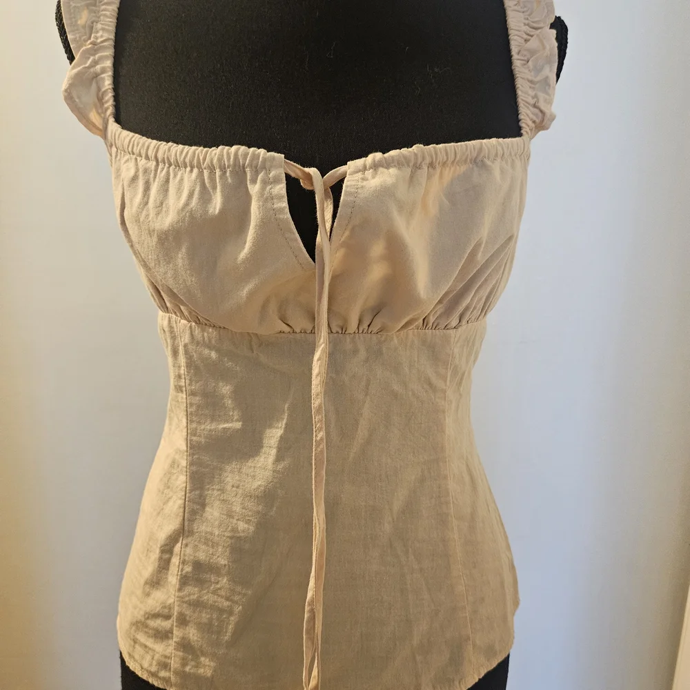 Simple Retro Cream Sleeveless Ruffle Top - Picture 2 of 5